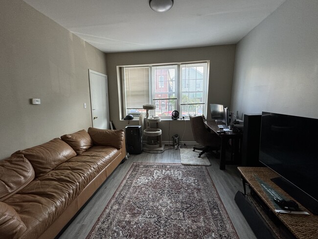 Foto del edificio - 1312 W Erie St