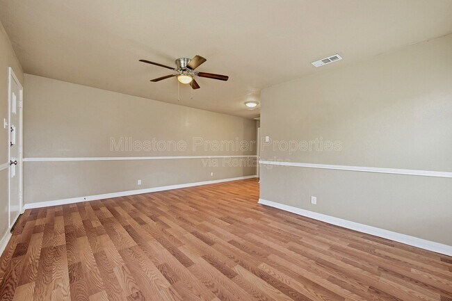 Foto del edificio - 1701 W Elm St