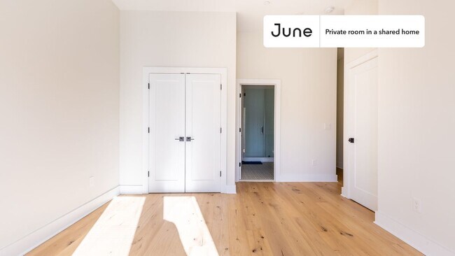 Foto del edificio - Room in Shared 2 bed/2.5 bath home