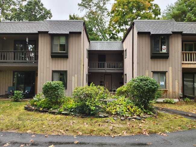 Building Photo - 10 Deepwood Dr