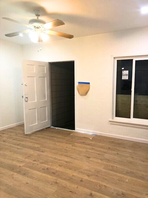 Building Photo - 18957 Saticoy St