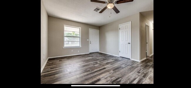 Building Photo - Charming 4BR House in Wynnewood