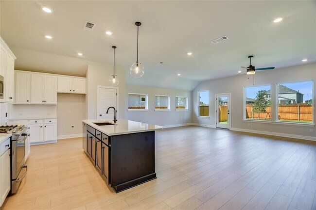 Building Photo - 108 Rocking Chair Dr