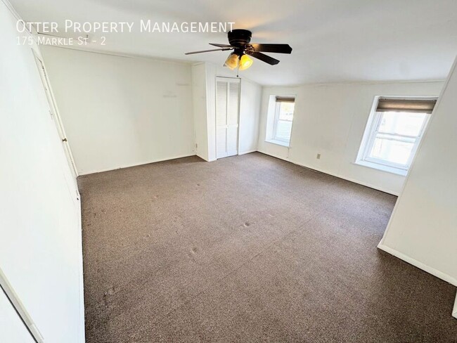 Foto del edificio - 3BR/2BA Spacious Manayunk Apt with Washer/...