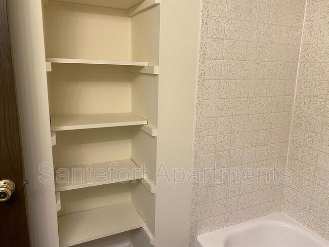 Building Photo - 5403 Haymeadow Ln