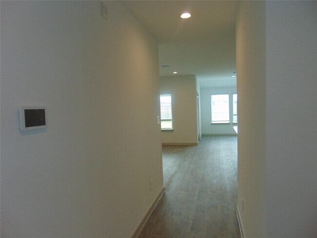 Building Photo - 6918 Morales Way