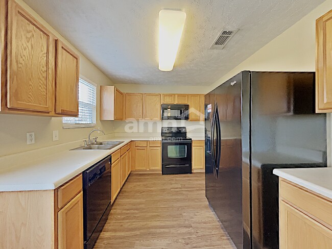 Foto del edificio - 1140 Seven Oaks Blvd