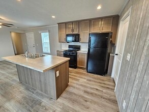 Building Photo - 46000 Geddes Rd
