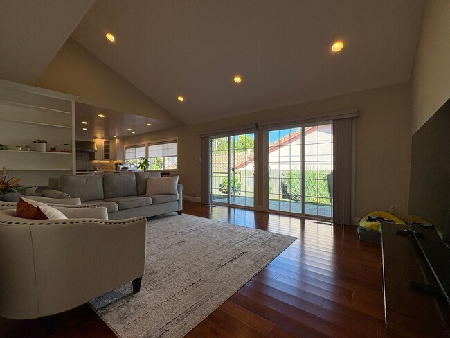 Foto del edificio - Beautiful Modern Single Family Home in the...