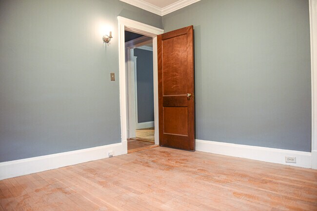 Foto del edificio - 98 1/2 Main St