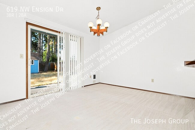 Building Photo - 619 NW Ensign Dr