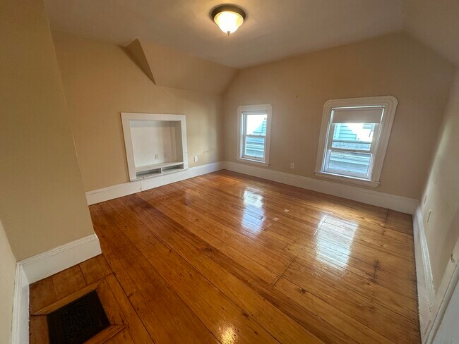 Building Photo - 355 Highland Ave