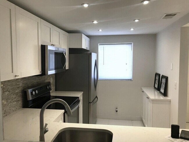 Building Photo - 9539 Boca Cove Cir