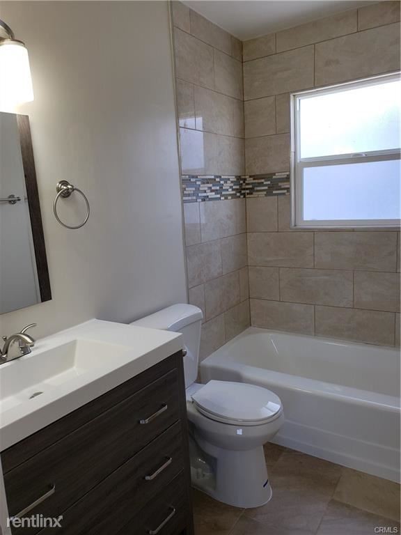 Building Photo - 3 br, 2 bath Apartment - 523 1/2 W Riggin St