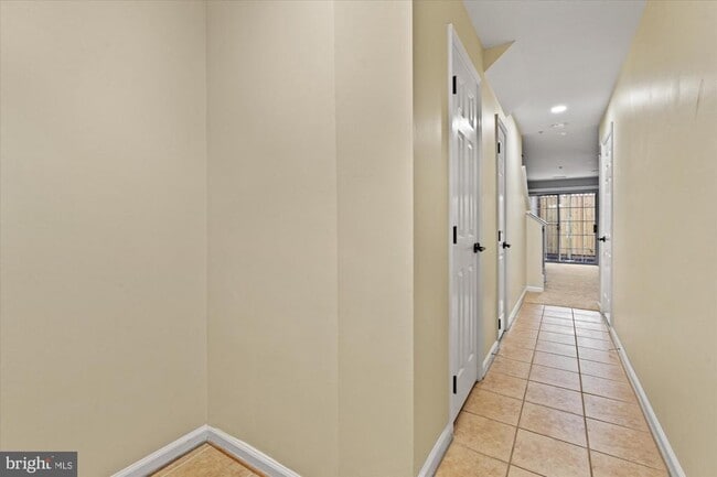 Building Photo - 121 Martin Ln