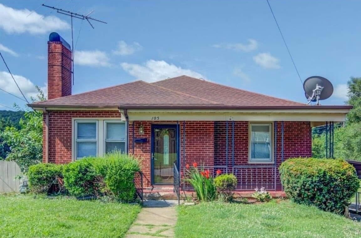 Primary Photo - 105 Roberts Ave