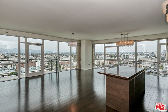 Foto del edificio - 3785 Wilshire Blvd