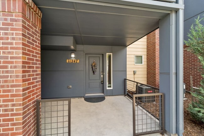 Building Photo - 11247 Colony Cir