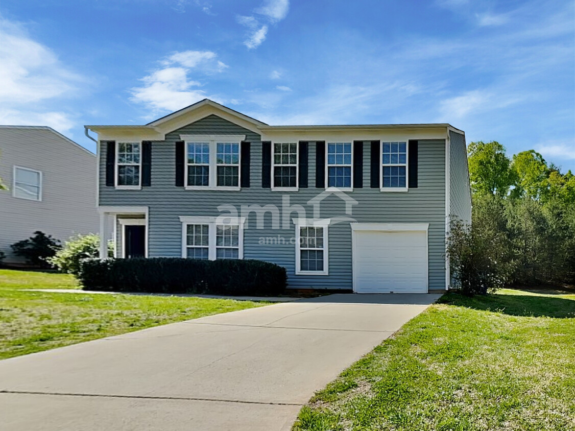Foto principal - 5368 Fairway Forest Dr