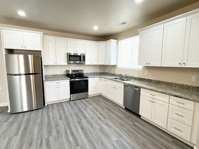 Foto del edificio - 1353 Carlsbad Dr