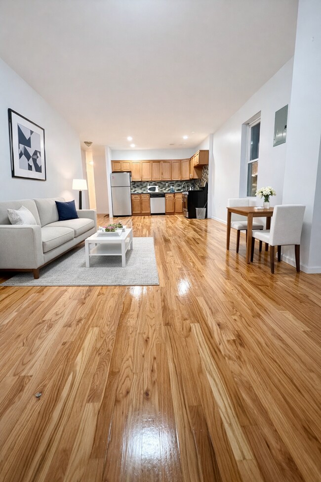 Foto del edificio - 2408 Beverley Rd