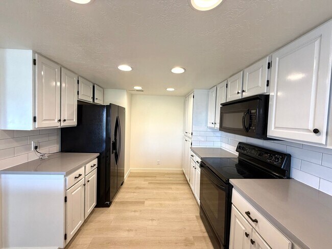Foto del edificio - Upgraded townhome by Southgate Golf Course - Small dogs allowed