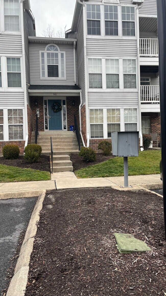 Front of condo - 901 Swallow Crest Ct