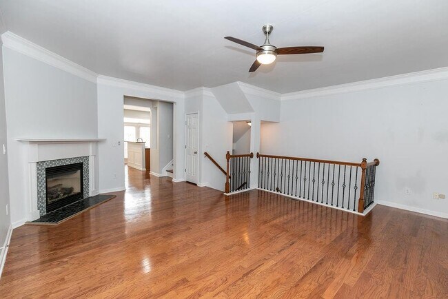 Foto del edificio - 827 Charles Bank Ave SE