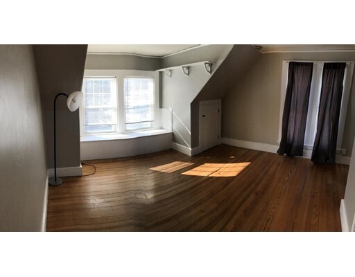 Building Photo - 102 Pond St