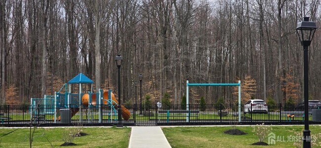 Foto del edificio - 211 Henderson Rd