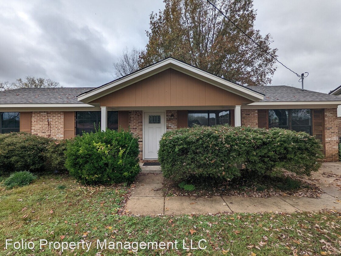 3 br, 2 bath House 3103 Cornville Road SW House Rental in Decatur