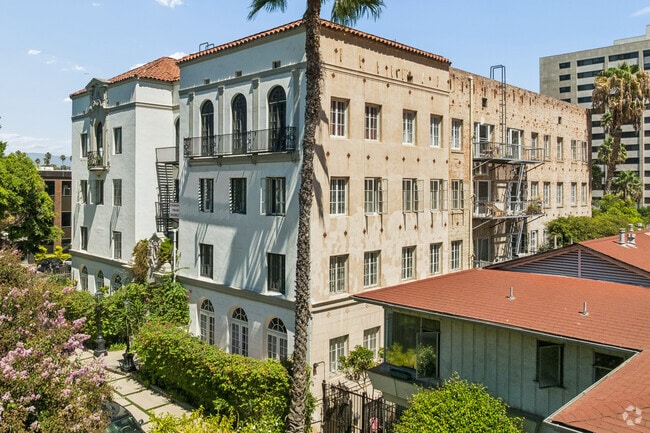 Building Photo - 620 S. Ardmore