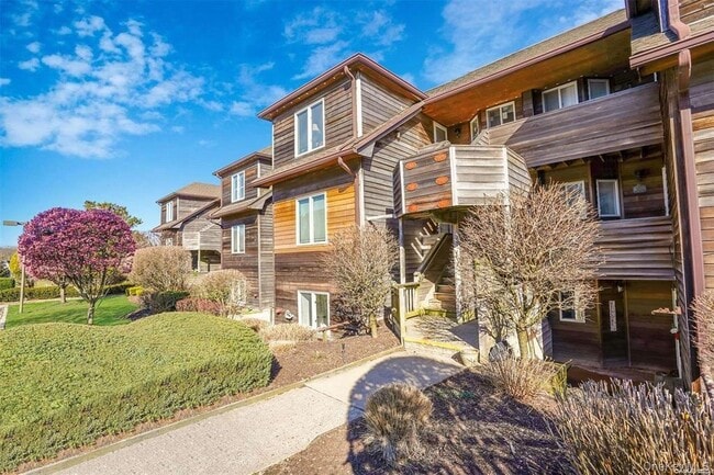 Building Photo - 508 Fox Hill Dr