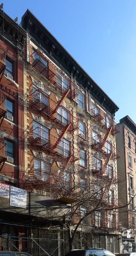 Building Photo - 437 E 12th St