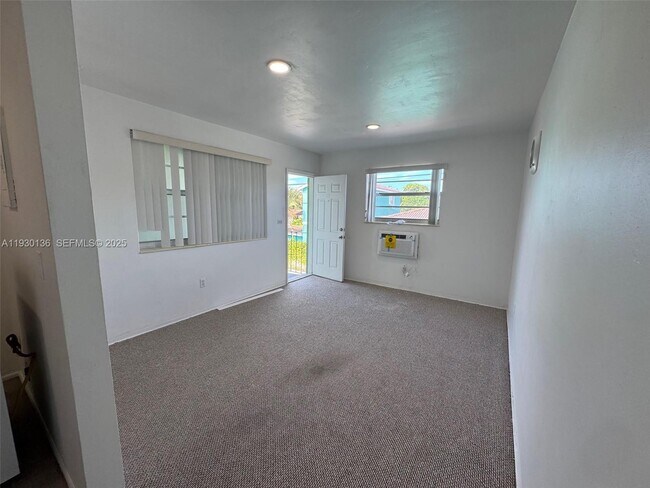 Foto del edificio - 6451 W Flagler St