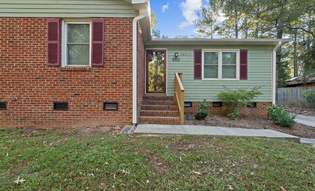 Foto del edificio - Updated 3-Bed Ranch w/ Modern Touches in D...
