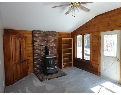 Primary Photo - 211 Old Meetinghouse Rd