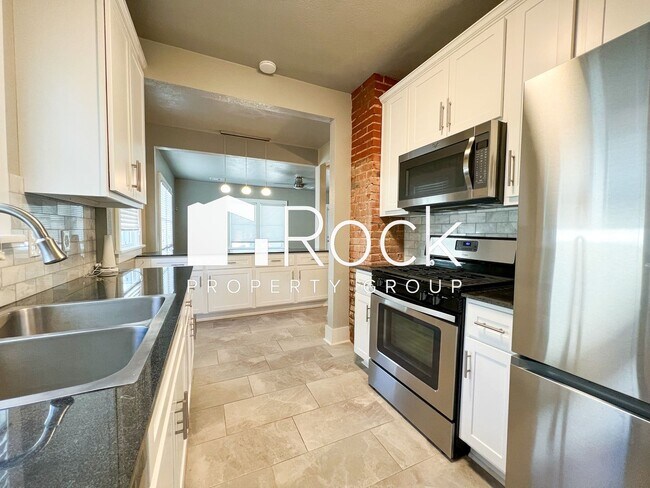 Building Photo - Must See 3 Bedroom/3 Bathroom Home near Edgemere Park