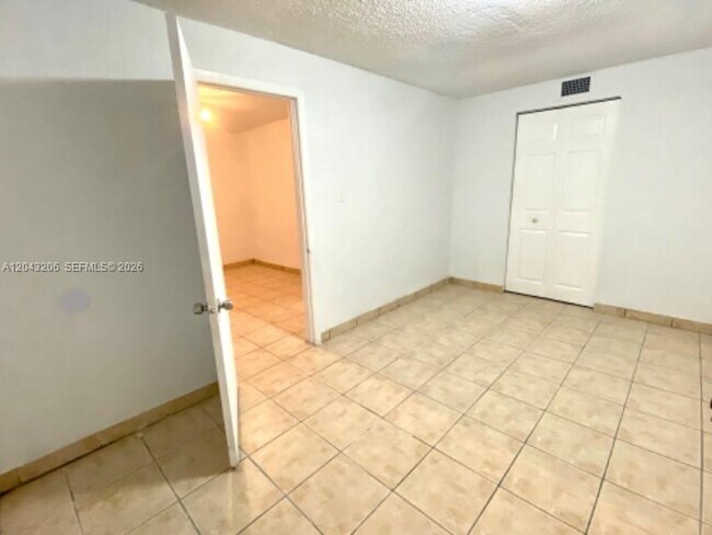 Building Photo - 4307 SW 9th St