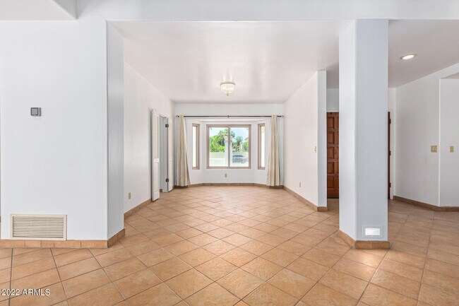 Foto del edificio - 2247 N Linda