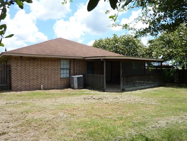 Building Photo - 210 Blakewood St