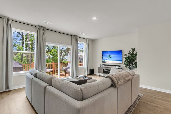 Foto del edificio - Beautiful 4-Bedroom, 3.5-Bathroom Townhome...