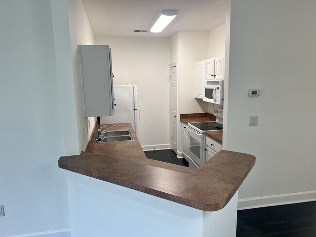 Building Photo - 3 BEDROOM, 1ST FLOOR CONDO IN CAROLINA FOR...