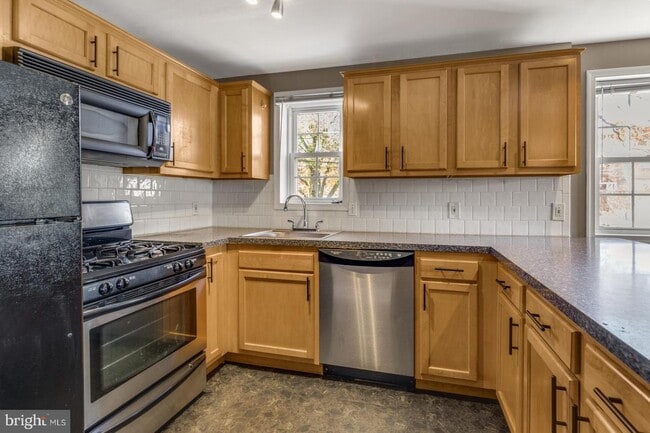 Building Photo - 5443 Houghton Pl