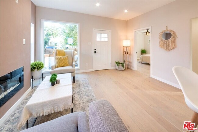Foto del edificio - 1435 W 71st St