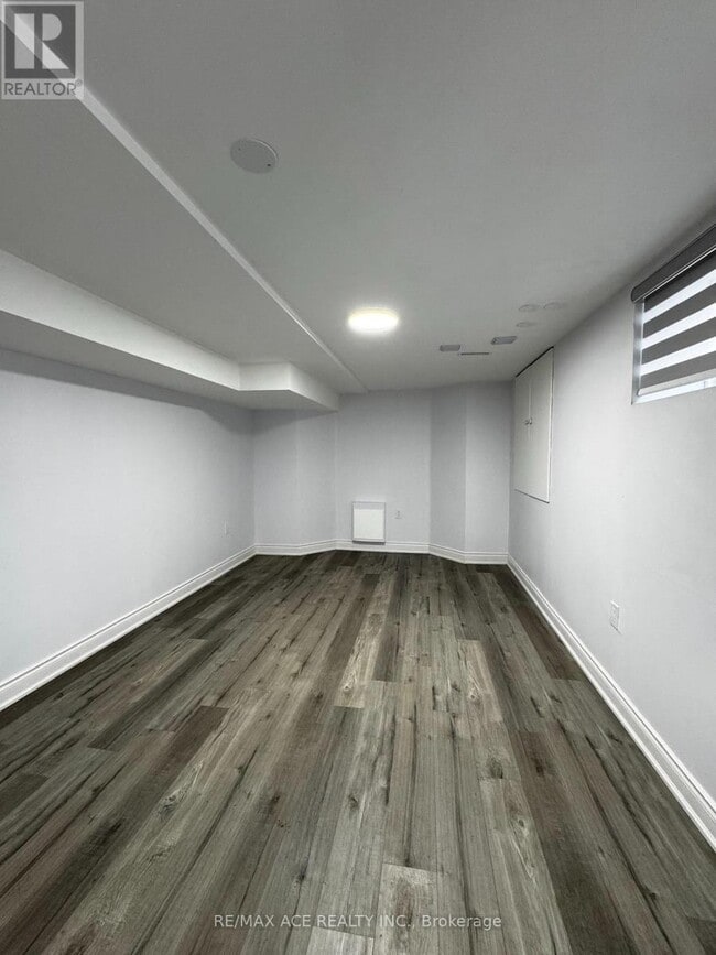 Building Photo - 17 Meekings Dr
