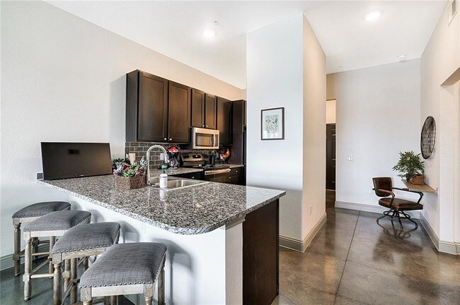 Building Photo - 16100 Lake Travis Dr