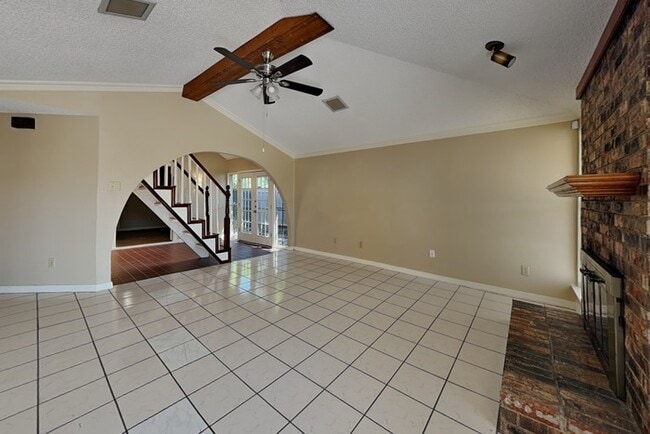 Building Photo - 2217 Rockwood Dr