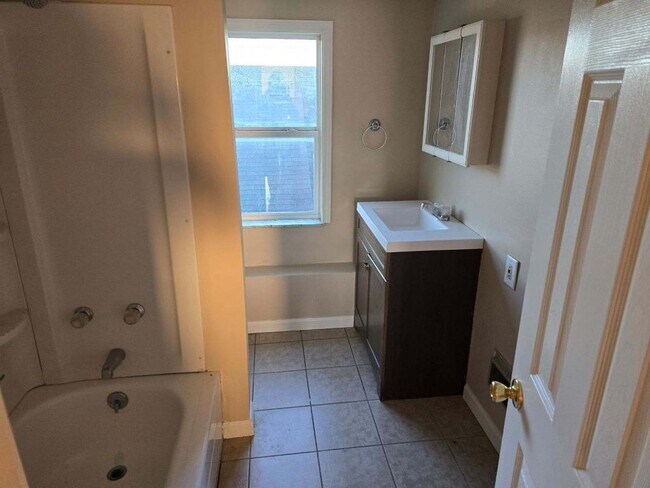 Foto del edificio - 2470 Collis Ave