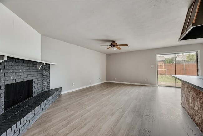 Building Photo - 713 Sunny Slope Dr